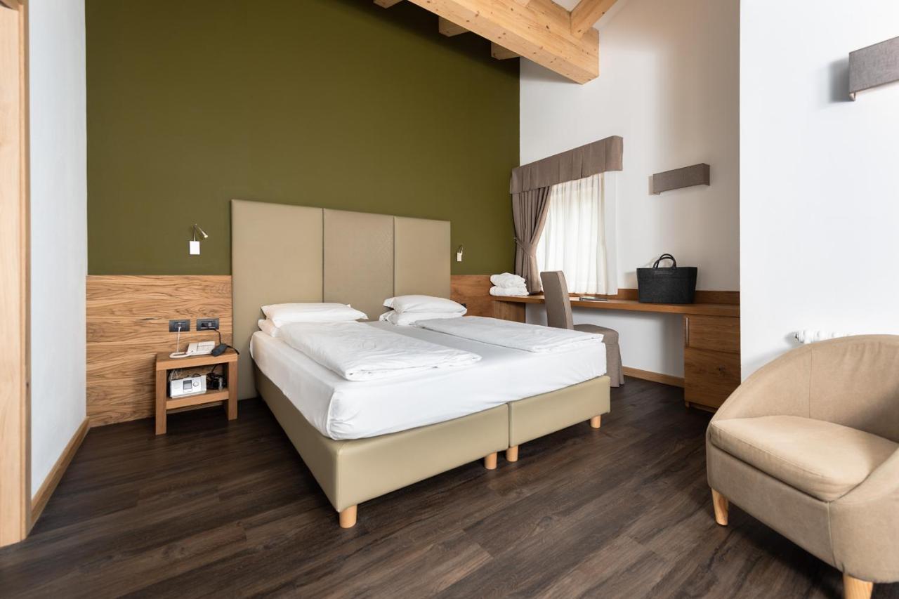 Hotel Valacia Pozza di Fassa Exterior foto