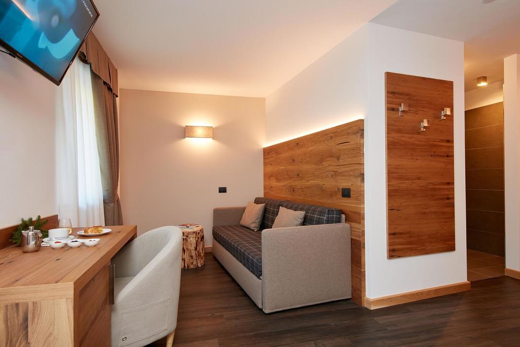 Hotel Valacia Pozza di Fassa Habitación foto