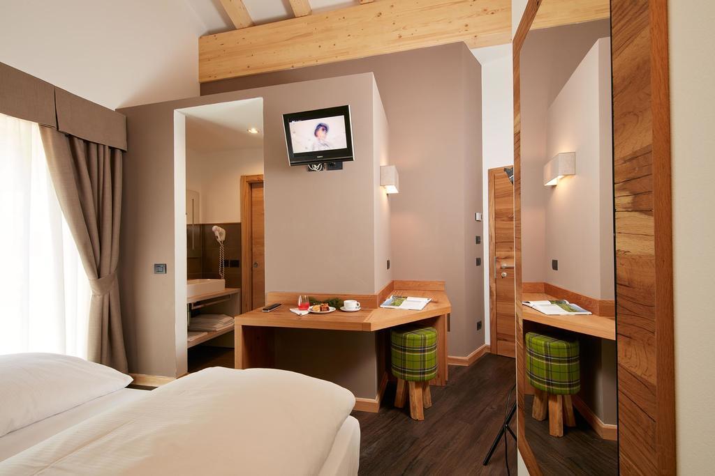 Hotel Valacia Pozza di Fassa Habitación foto
